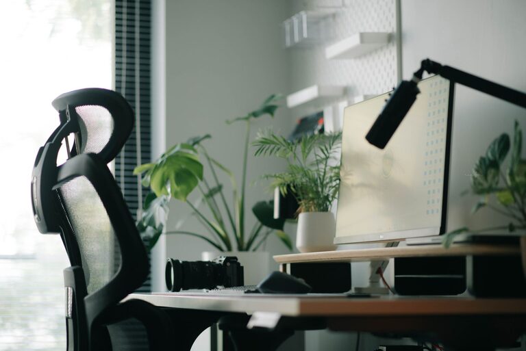 Cómo organizar un espacio de trabajo en casa para aumentar productividad y bienestar