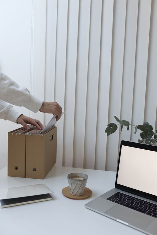 Consejos prácticos para organizar tu espacio de trabajo en casa de forma eficiente