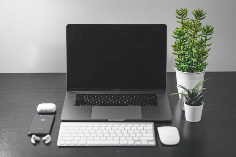 Consejos prácticos para un espacio de trabajo en casa cómodo y eficiente